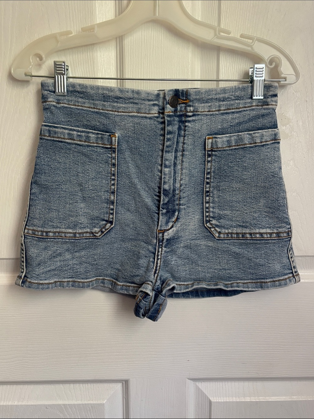 Aritzia WILFRED FREE Light Blue Denim High-Waist Shorts Size 8 front pockets